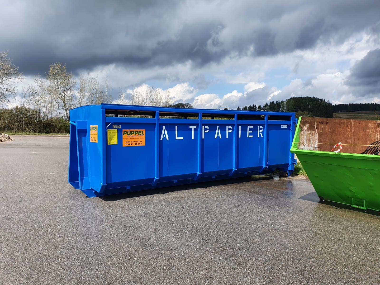 Ihre Kommunale Abfallwirtschaft informiert: Zusätzliche Altpapiercontainer