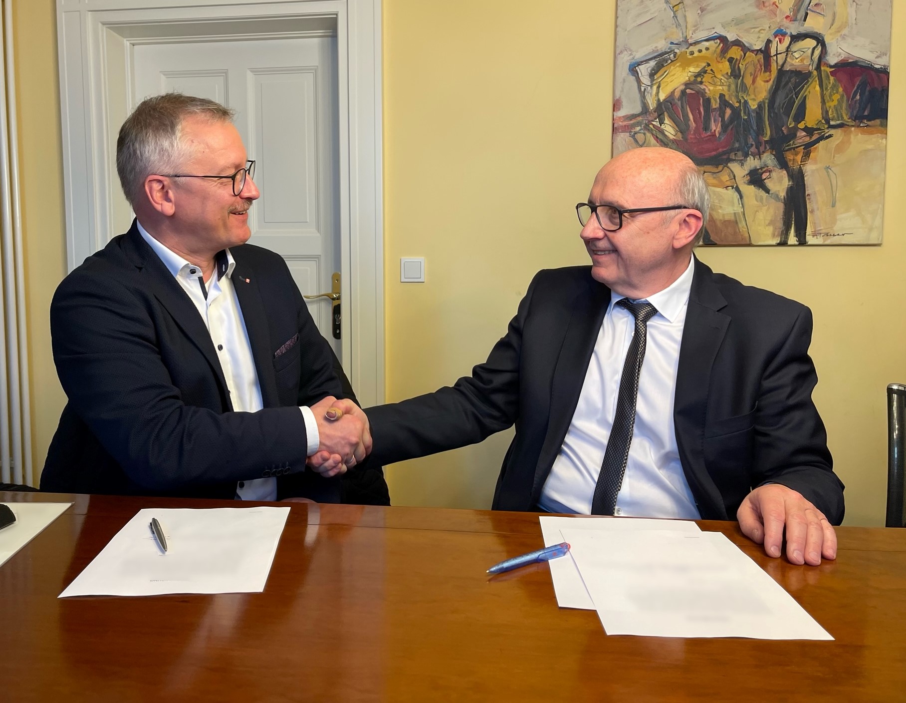 Kooperation des Landkreises Kelheim mit dem Diözesan-Caritasverband: Verträge sind unterzeichnet