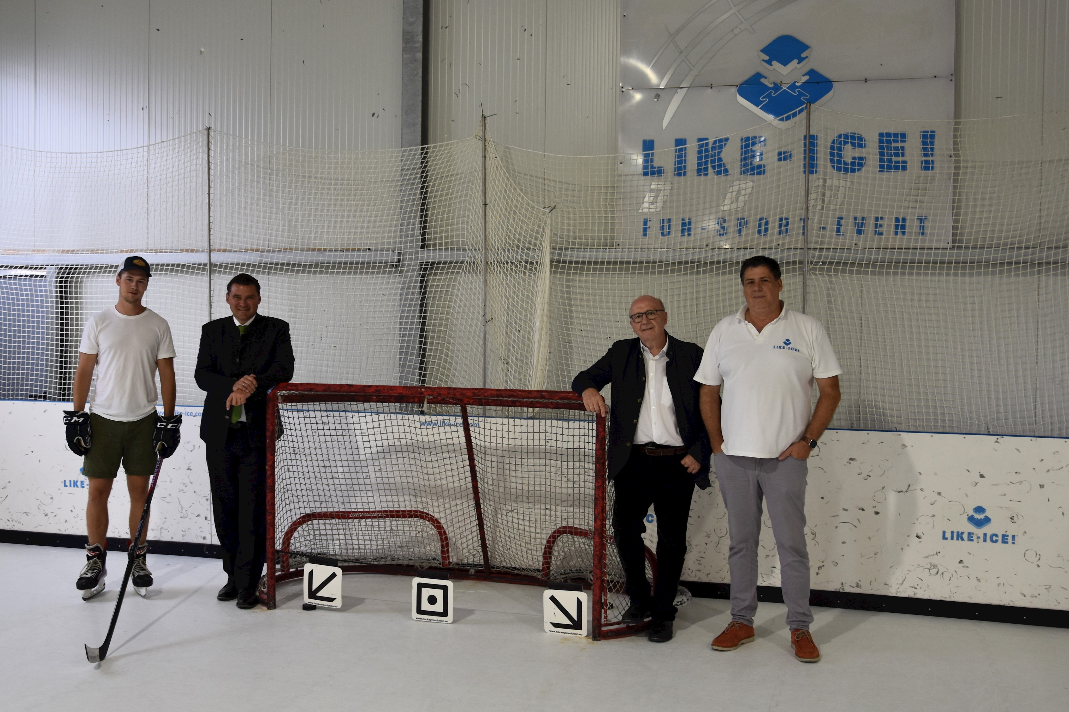 Landräte zu Besuch bei der LIKE-ICE Science GmbH in Schierling