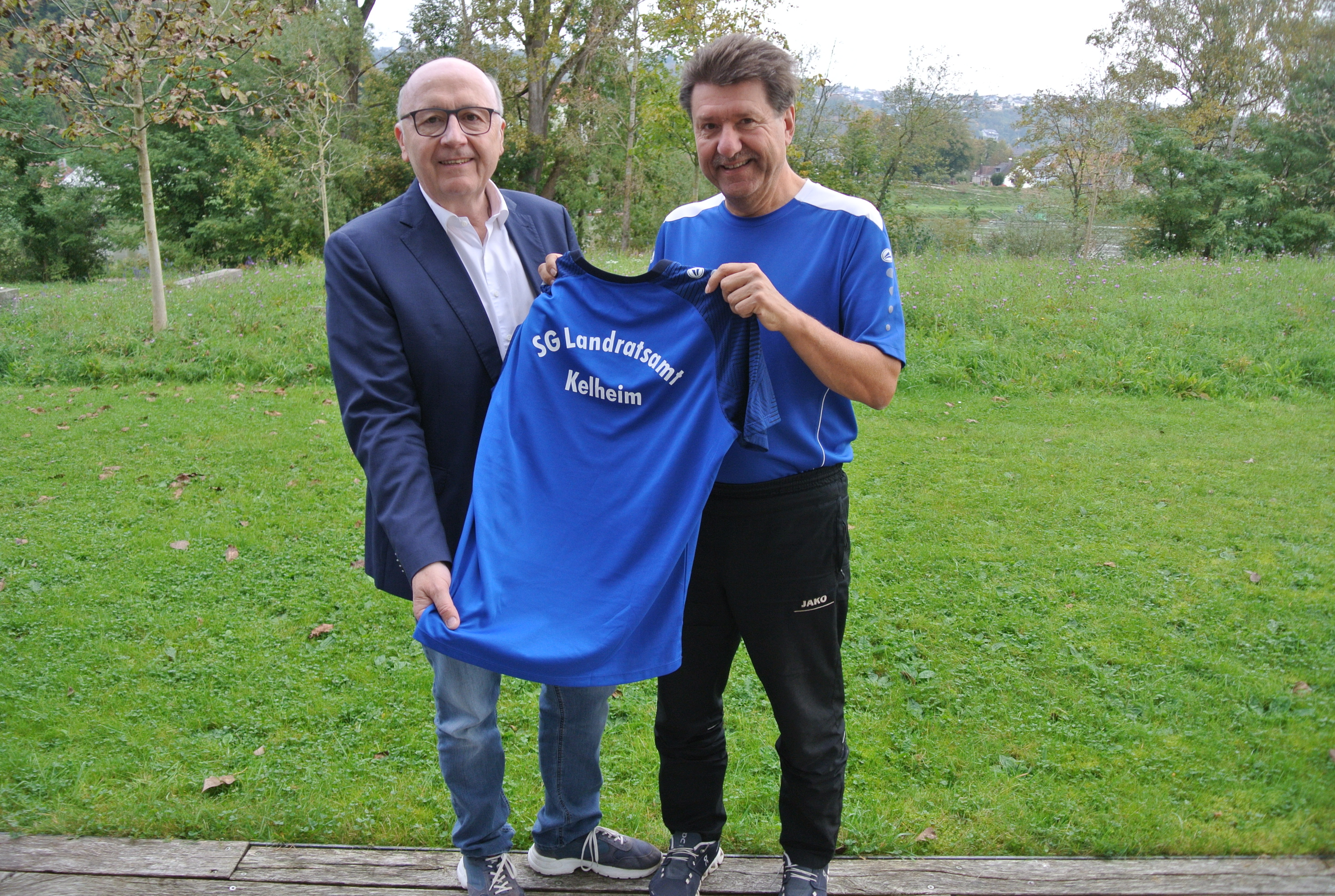 Sportgemeinschaft des Landratsamtes Kelheim mit neuen Sport-Shirts