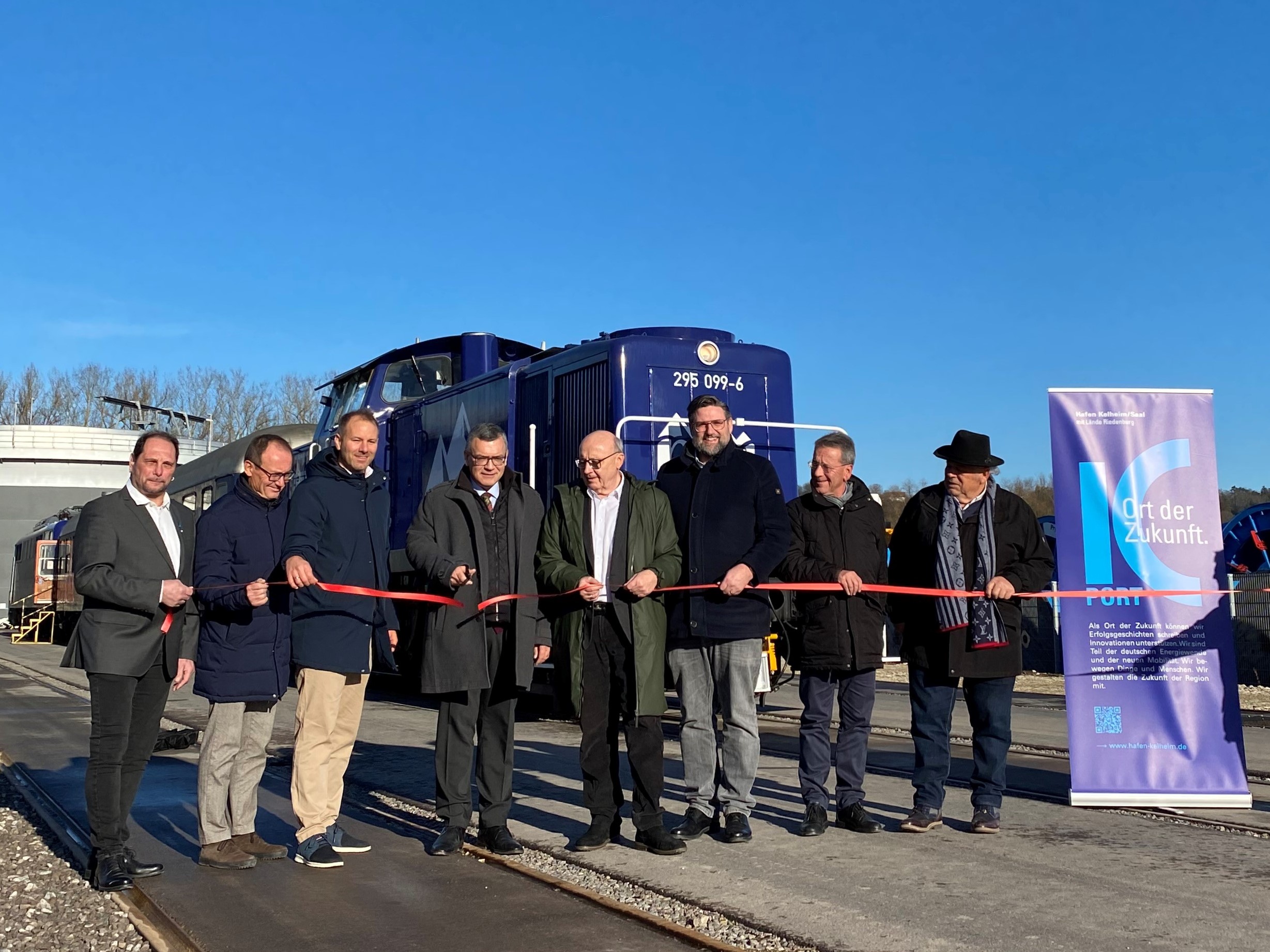 Neue Bahntrasse am Hafen Kelheim feierlich eröffnet