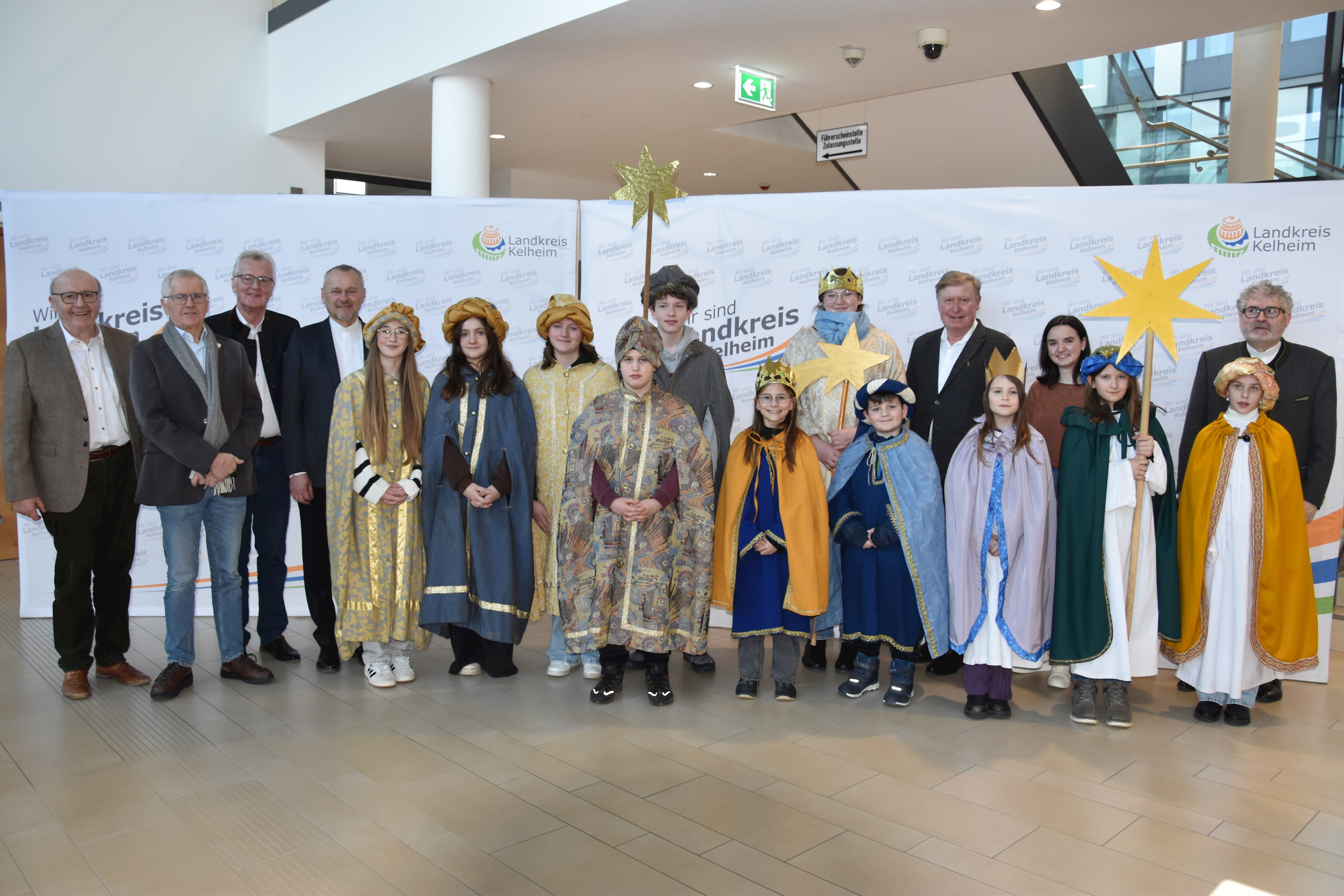 Sternsinger-Gruppen im Landratsamt Kelheim empfangen